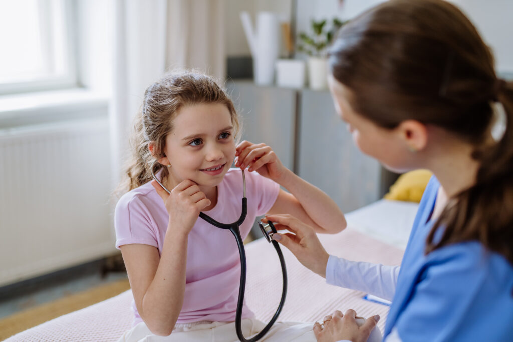 Controles médicos para niños y adolescentes: guía para familias antes de la primavera